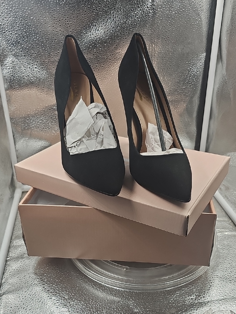 R Black And Cream Colored Glaze Heels size 10